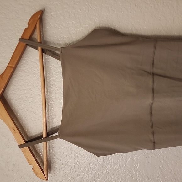 Old Navy PowerLite Lycra ADAPTIV Bodysuit 6-inch inseam - Birch Leaf - Picture 6 of 14